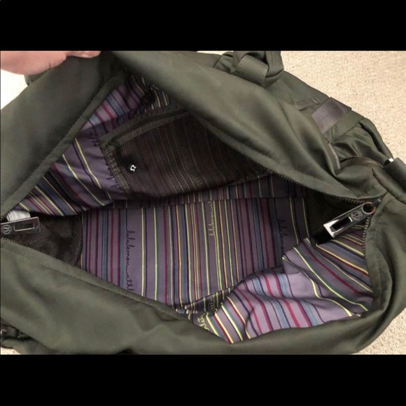 EUC RARE Lululemon Bon Voyage Duffle Gym Bag - Picture 3 of 3